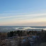 Tranquil In Picturesque Neighborhood *