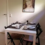Tranquil In Picturesque Neighborhood Appartamento *