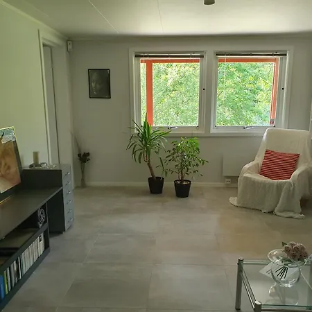 Διαμέρισμα Tranquil In Picturesque Neighborhood *