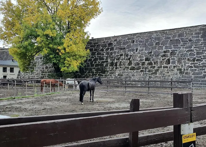 Tranquil In Picturesque Neighborhood 公寓 *