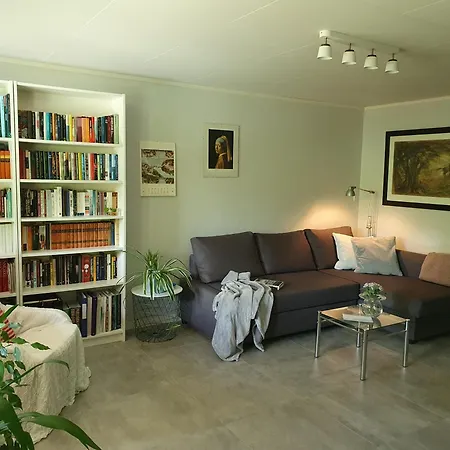 Tranquil In Picturesque Neighborhood Appartement
